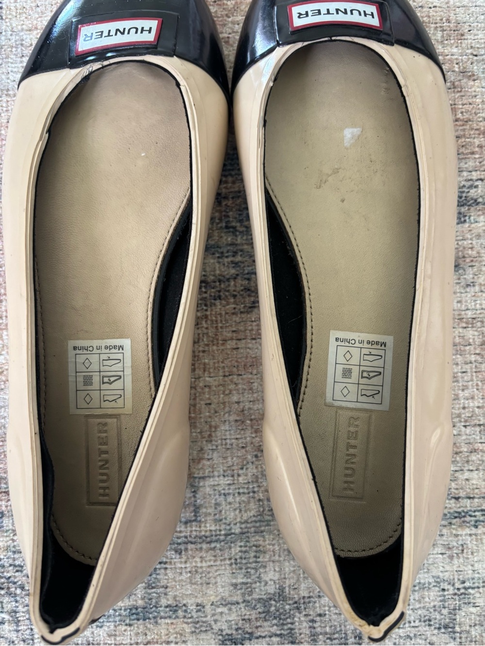 Hunter Two-Tone Beige and Black Cap-Toe Ballet Flats - Picture 15 of 16